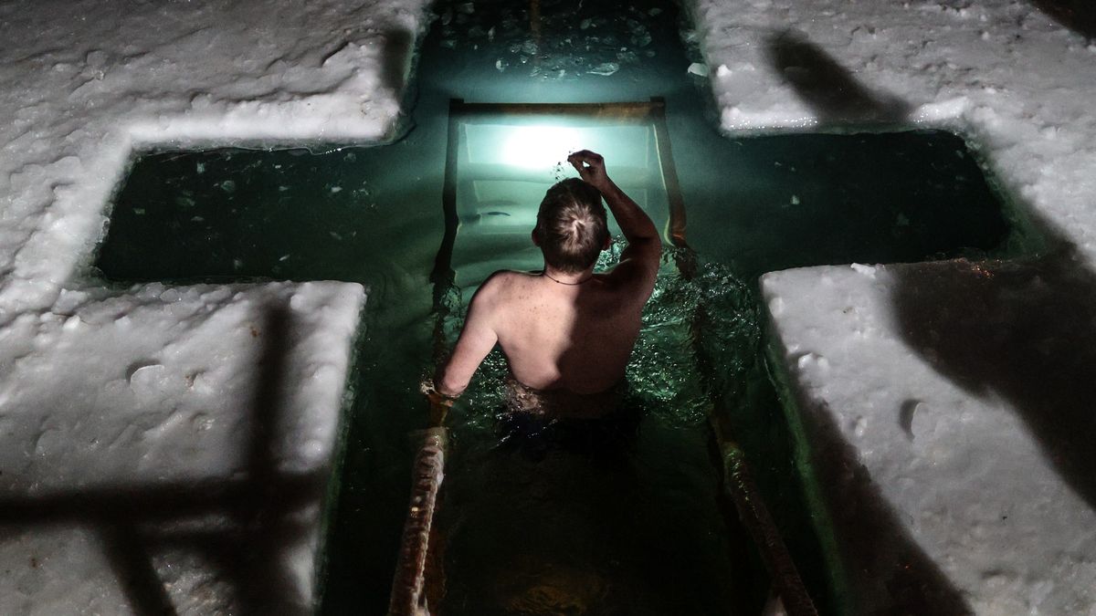 Ledová voda ve jménu Páně: editorský výběr nejlepších fotografií týdne